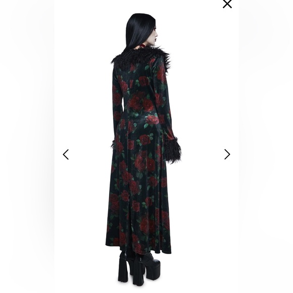 🍀sold🍀NWT - Dolls Kill Widow - Velvet Rose Duster with Faux Fur - Picture 2 of 12